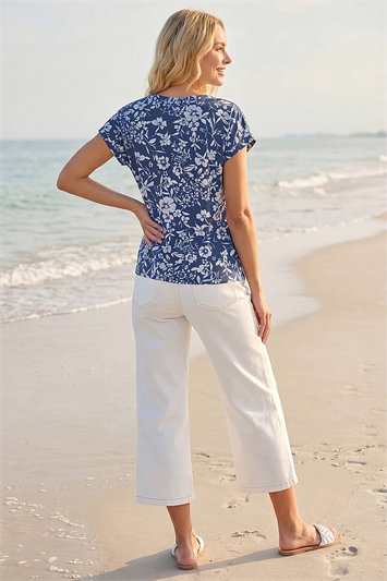 Floral Notch Neck T-Shirt 19417860