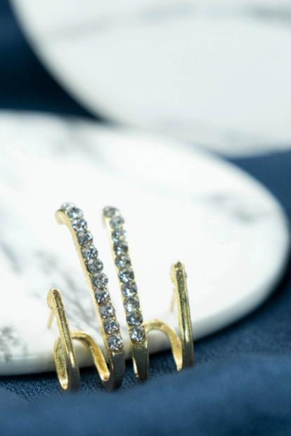 Metallic The Colourful Aura - Pearl Adjustable Ear Cuff