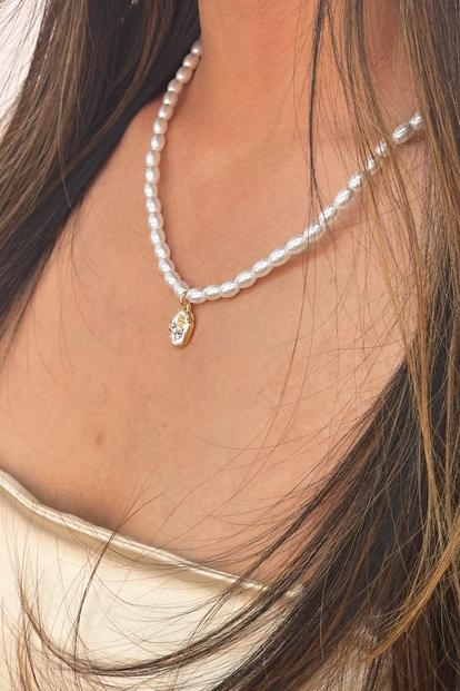 Metallic Pearl Chain Necklace With Floral Pendant - Gift Boxed