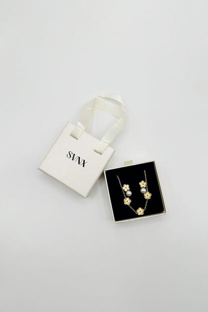 Metallic Floral Pearl Stud Earrings & Bracelet In Gold