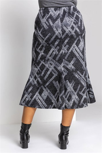 Curve Abstract Cross Print Fluted Skirt 17018325