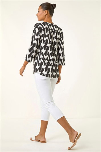 Geometric Print V-Neck Stretch Blouse 19265208