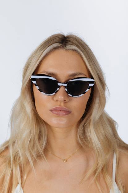 Brown Cat-Eye Sunglasses In Black White Stripe
