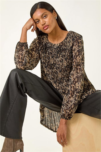 Black Abstract Print Pleated Top