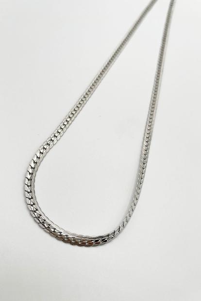 Metallic Interlocked Chain Necklace In Silver