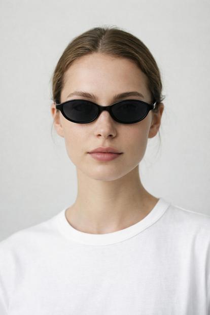 Black Oval Sunglasses In Black