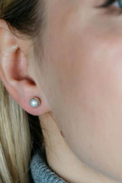 Metallic 925 Sterling Silver, White Pearl, Unisex Studs