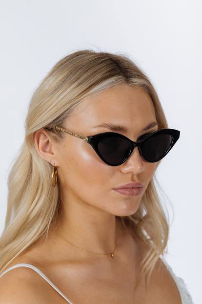 Black Cat-Eye Sunglasses In Black