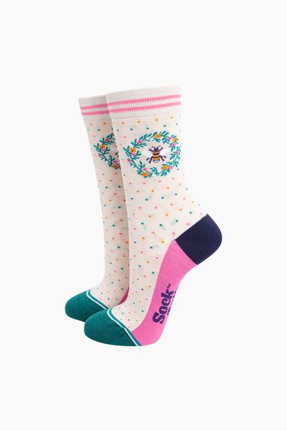 Green Bee Floral Wreath Bamboo Ankle Socks