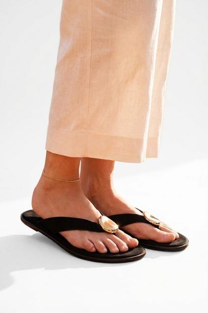 Black Thea Womens Gold Trim Thong Flat Sandals