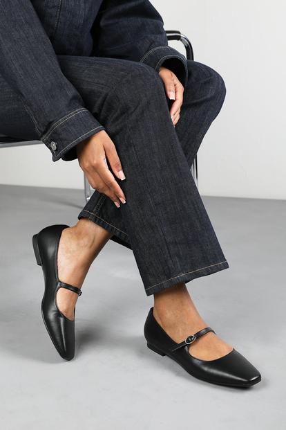 Black 'Jordan' Wide Fit Mary Jane Flats