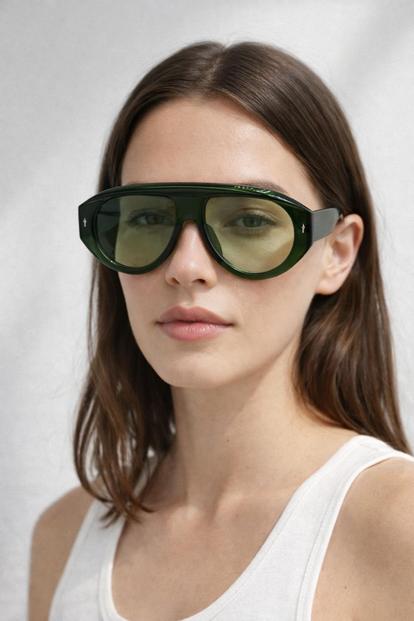 Green Oversized Bold Aviator Sunglasses In Green