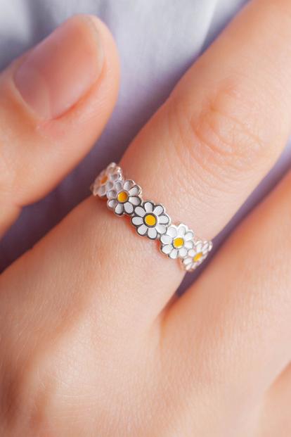 White White Daisy Chain Adjustable Ring
