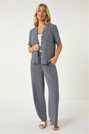 Petite Geometric Buttoned Blouse 10142560