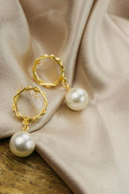 Metallic The Colourful Aura Gold Hexagon Freshwater Pearl Drop Earring