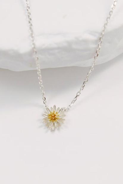Metallic Sterling Silver Daisy Pendant Chain Necklace