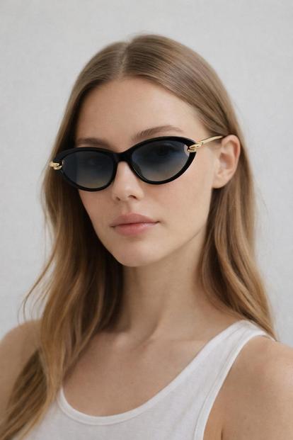 Black Bold Oval Angular Sunglasses In Black