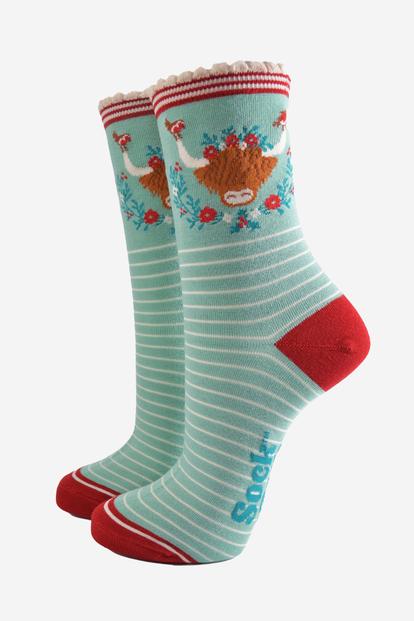 Green Highland Cow Christmas Wreath Bamboo Socks