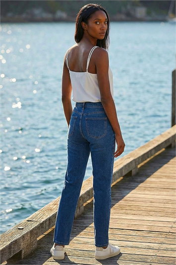 Petite Stretch Straight Leg Jeans 18075037
