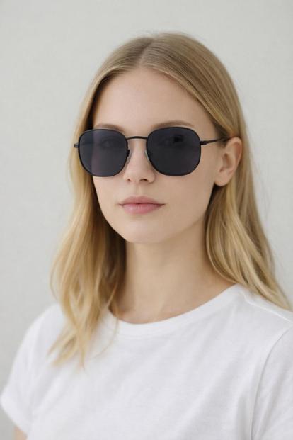 Black Hexagon Aviator Sunglasses In Black