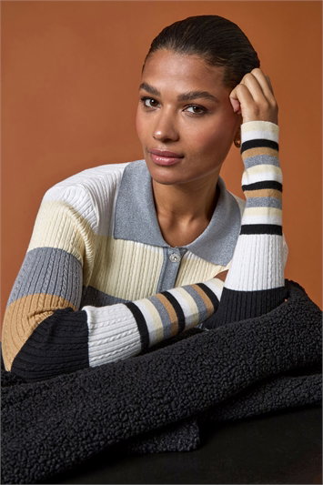 White Stripe Collar Buttoned Knit