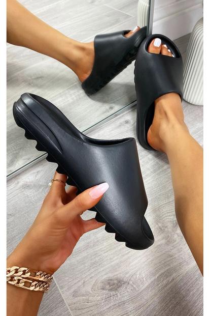 Lou Slip On Sandals M000016251