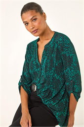 Abstract Print V-Neck Stretch Shirt