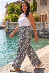 Curve Textured Print Wide Leg Trousers