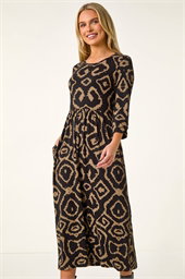 Petite Geo Print Gathered Midi Dress