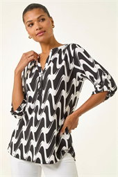 Geometric Print V-Neck Stretch Blouse