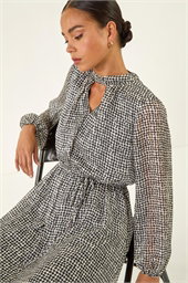 Petite Geometric Keyhole Front Dress