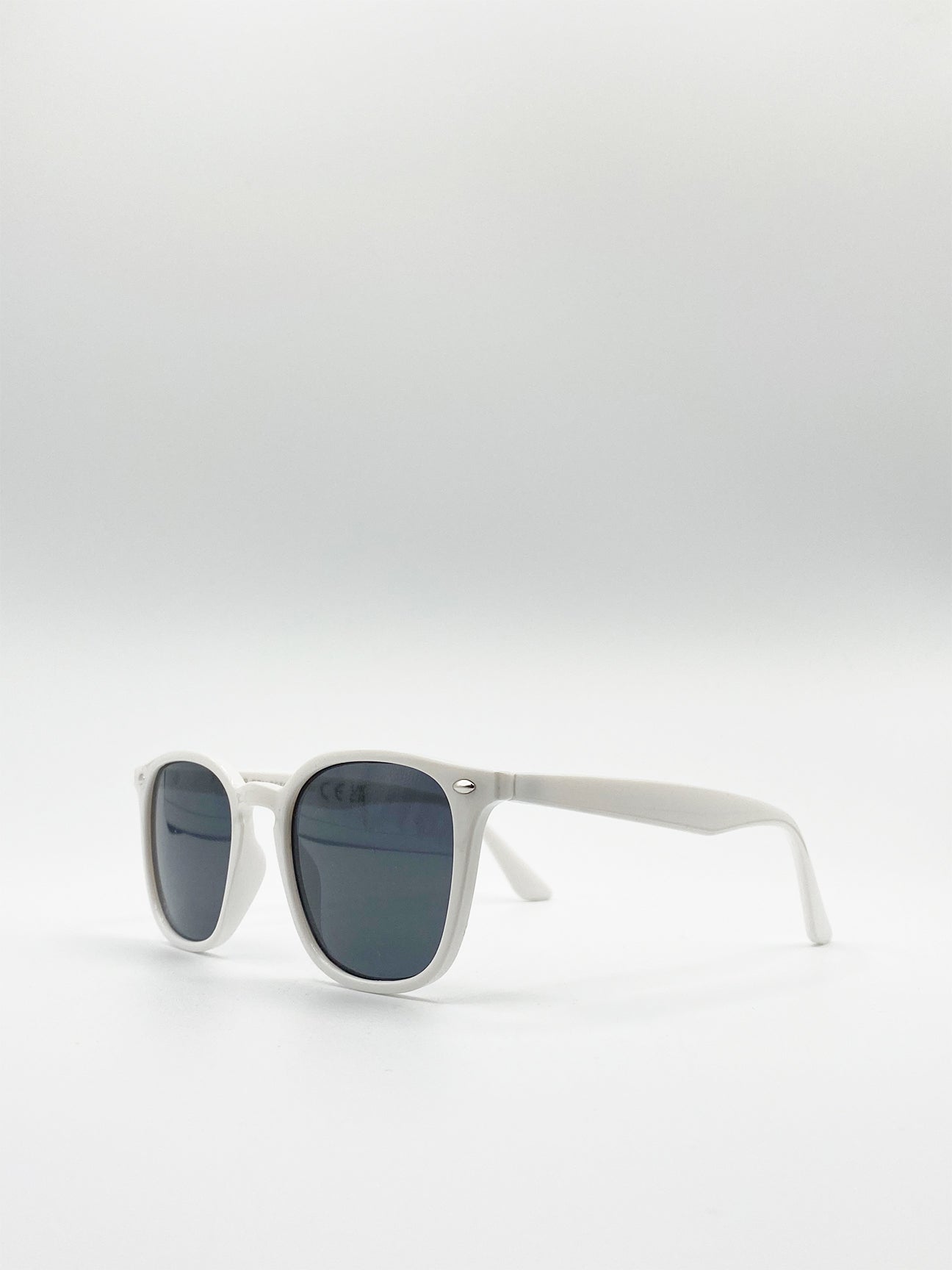 White Classic Preppy Square Sunglasses With Key Hole Nosebridge, Image 2 of 4