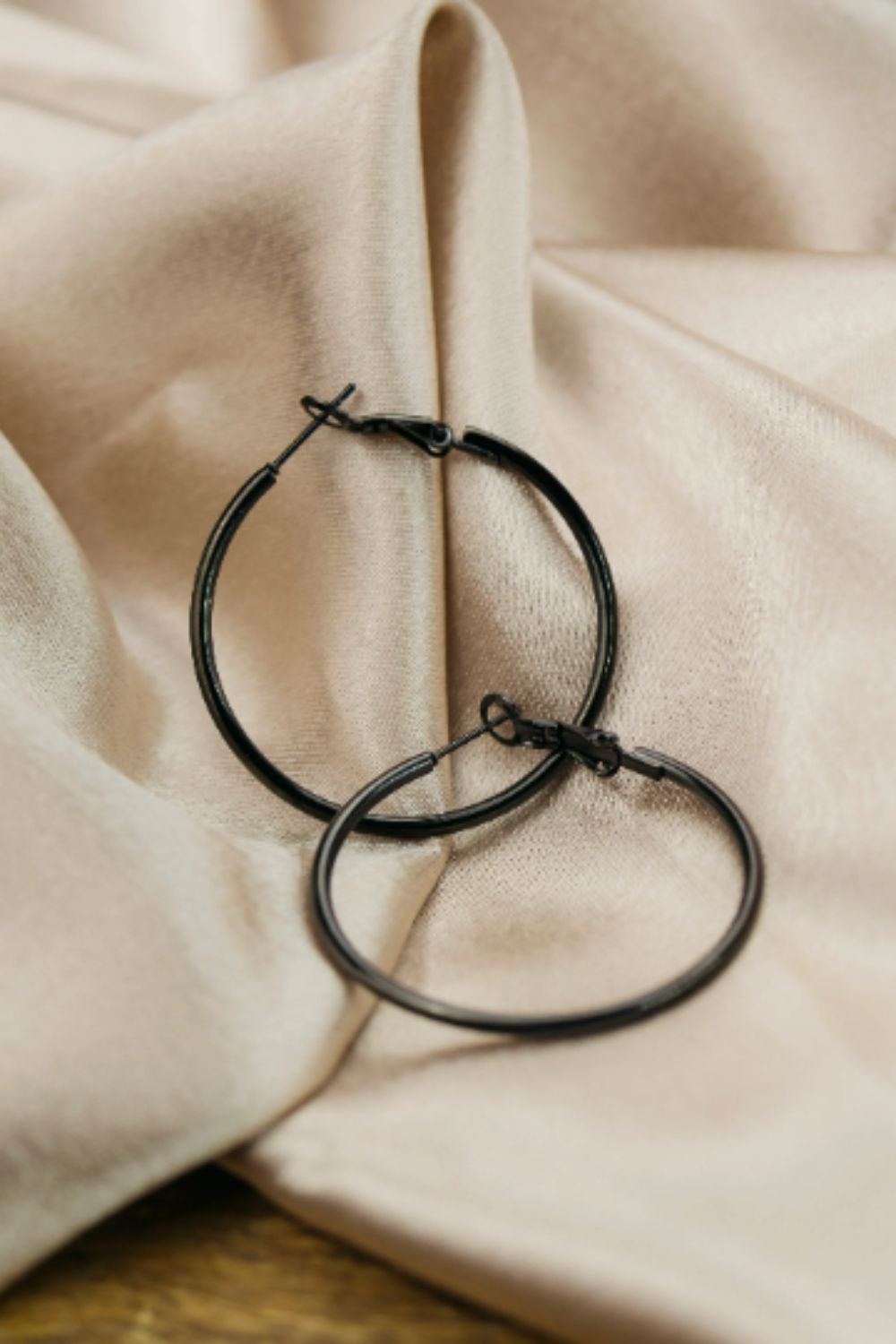 Black 40MM Pipe Threader Hoop Earrings, Image 1 of 3