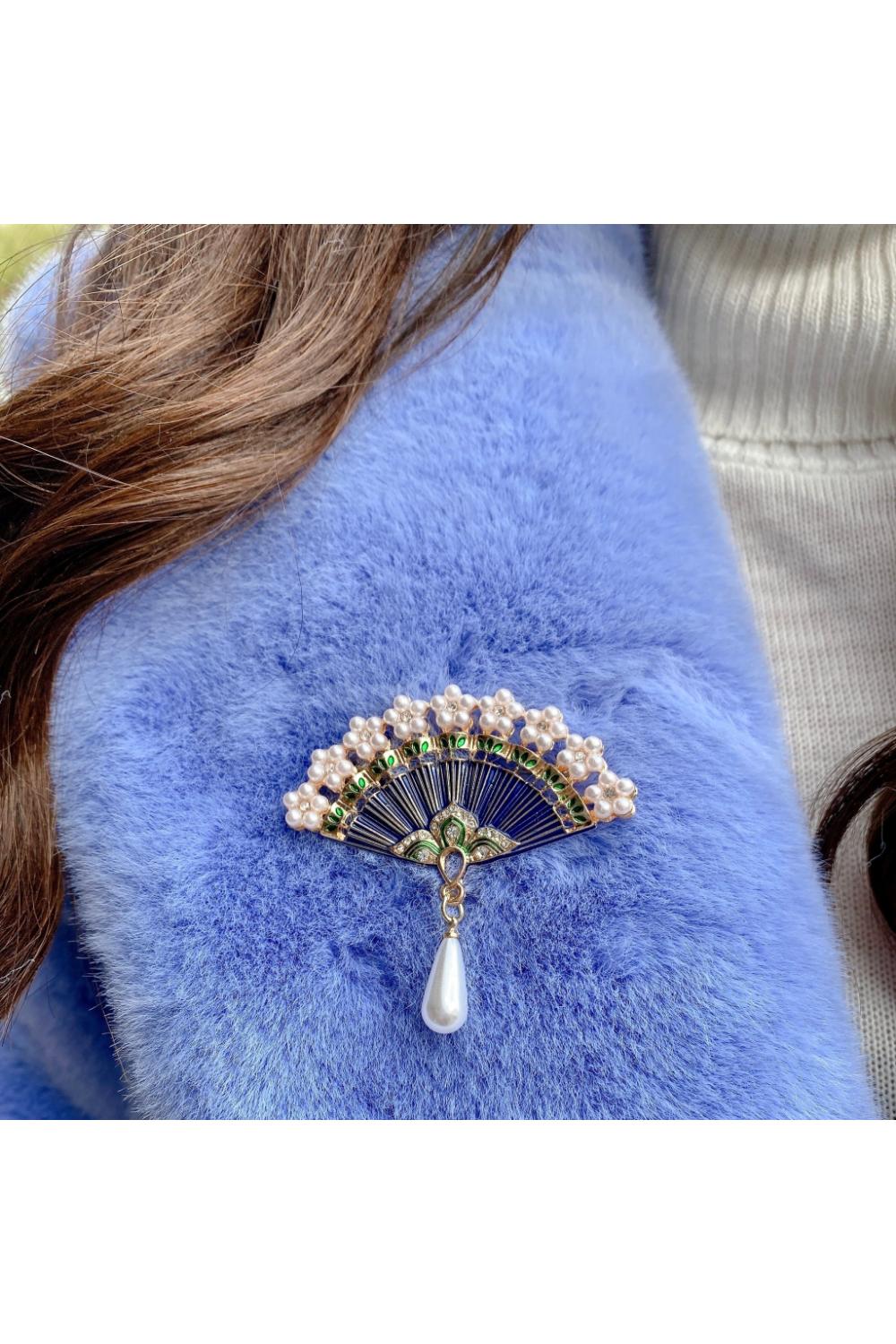White Pearl Drop Fan Brooch, Image 1 of 2