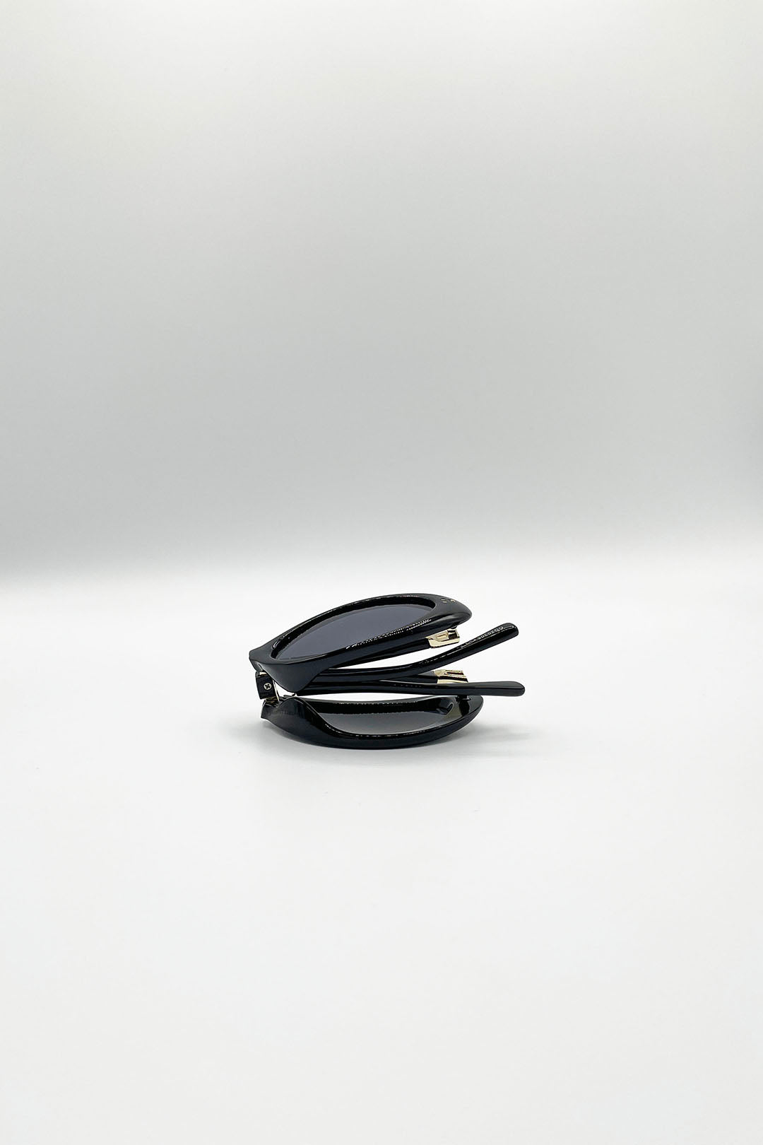 Black SVNX Black Oval Foldable Sunglasses, Image 7 of 7