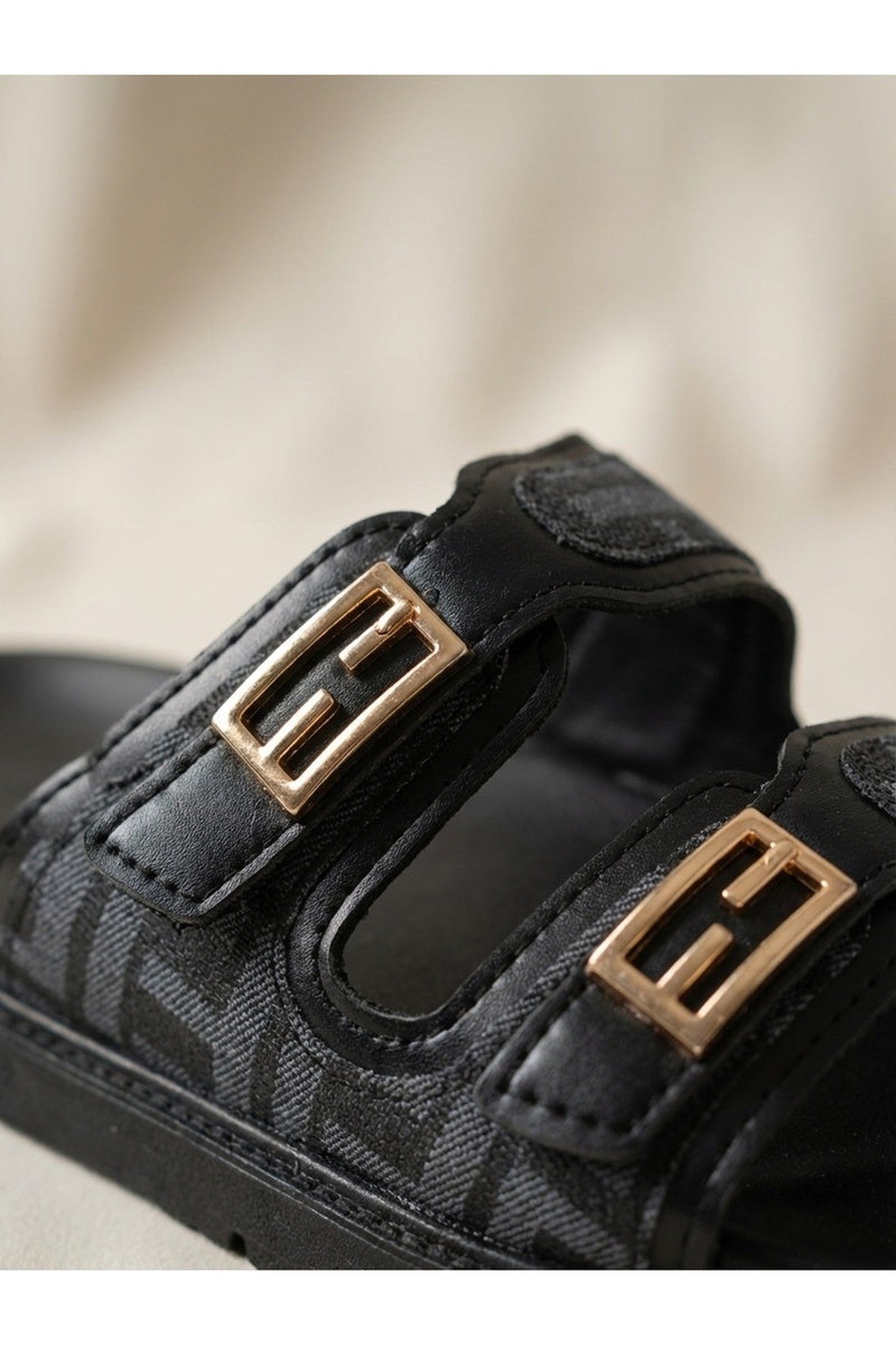 Black Willow Patterned Buckle Sandals
