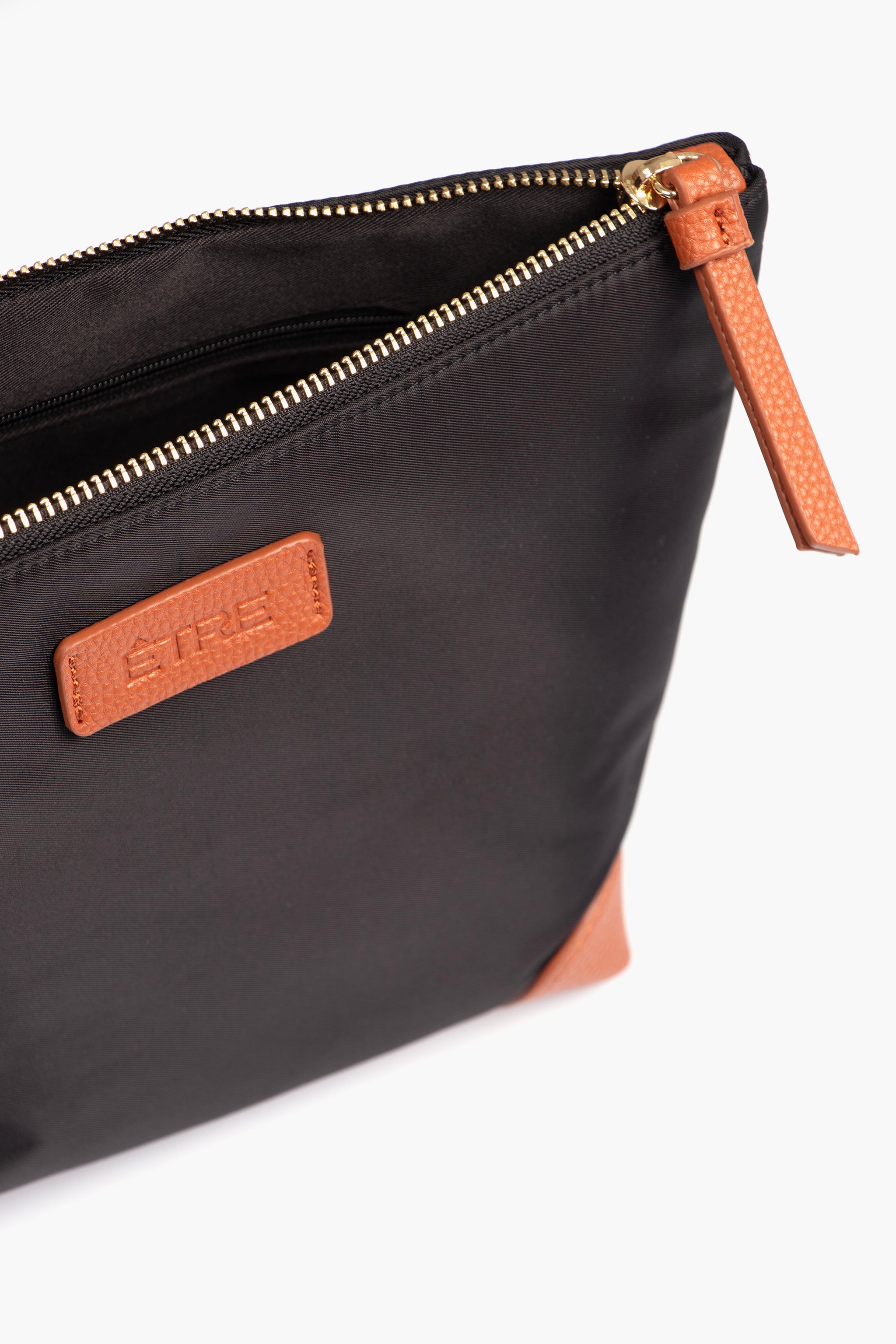 Black Etre Black Plain Medium Wash Bag, Image 2 of 2