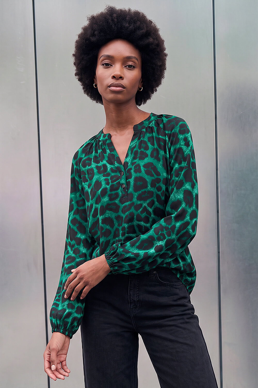 Roman Women's Green Animal Print V-Neck Top Size 10