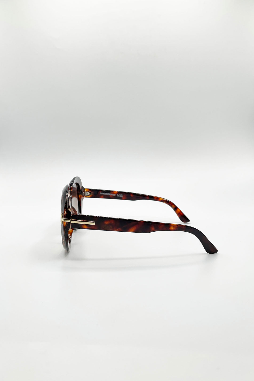 Brown Bold Round Oversized Sunglasses In Tortoiseshell, Image 3 of 5
