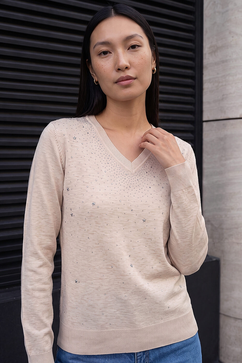 Roman Women's Cream V-Neck Star Hotfix Jumper Size 20
