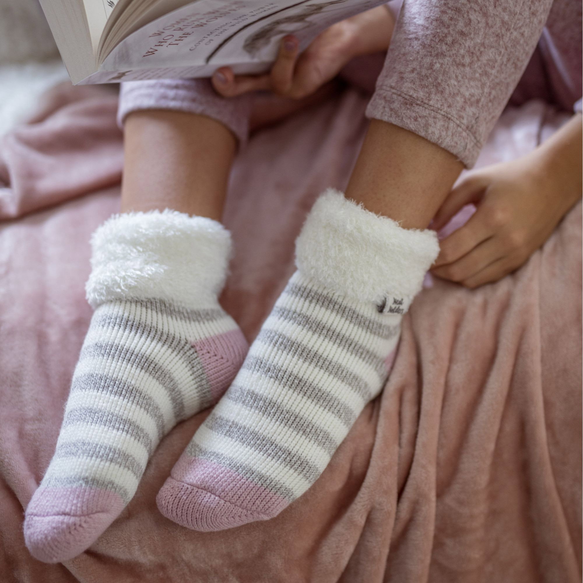 Purple Ladies Ribbed Cuff Thermal Bed Socks for Lounging Around, Image 4 of 5