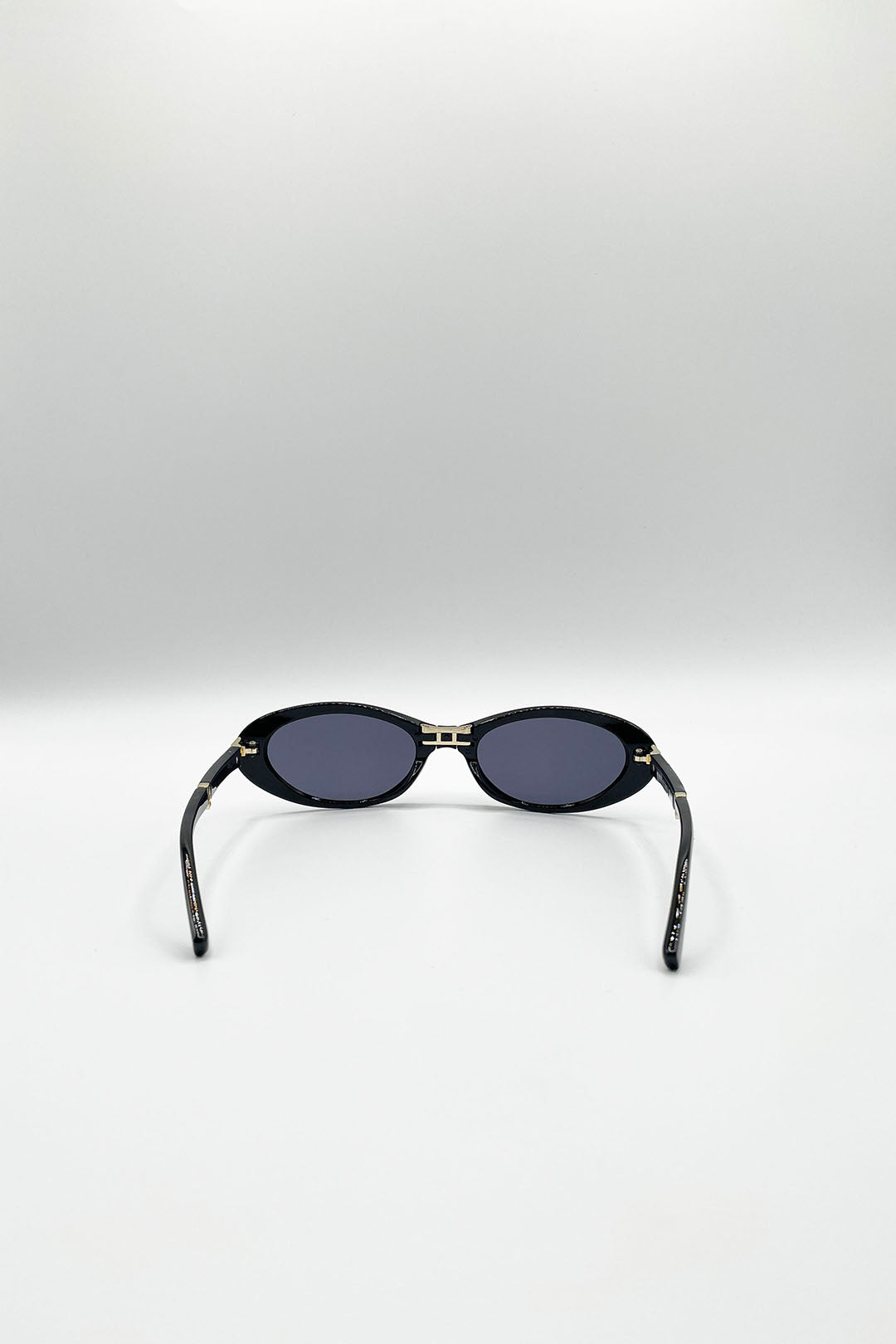 Black SVNX Black Oval Foldable Sunglasses, Image 5 of 7