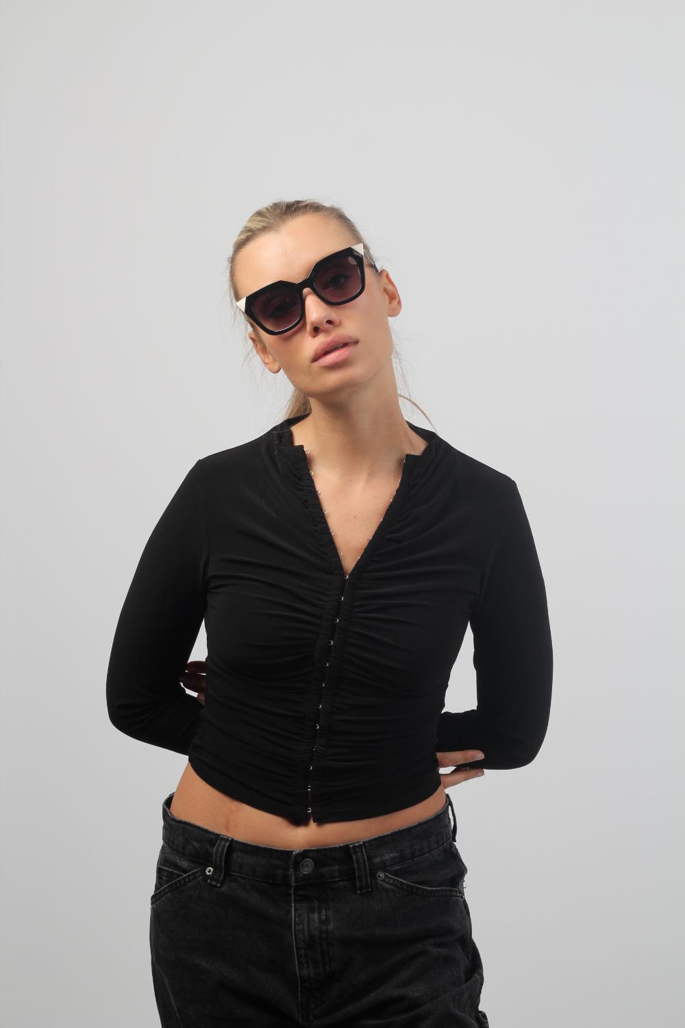Black Ruby Rocks Metal Tip And Angled Temple 'Mykonos' Sunglasses In Black, Image 2 of 4