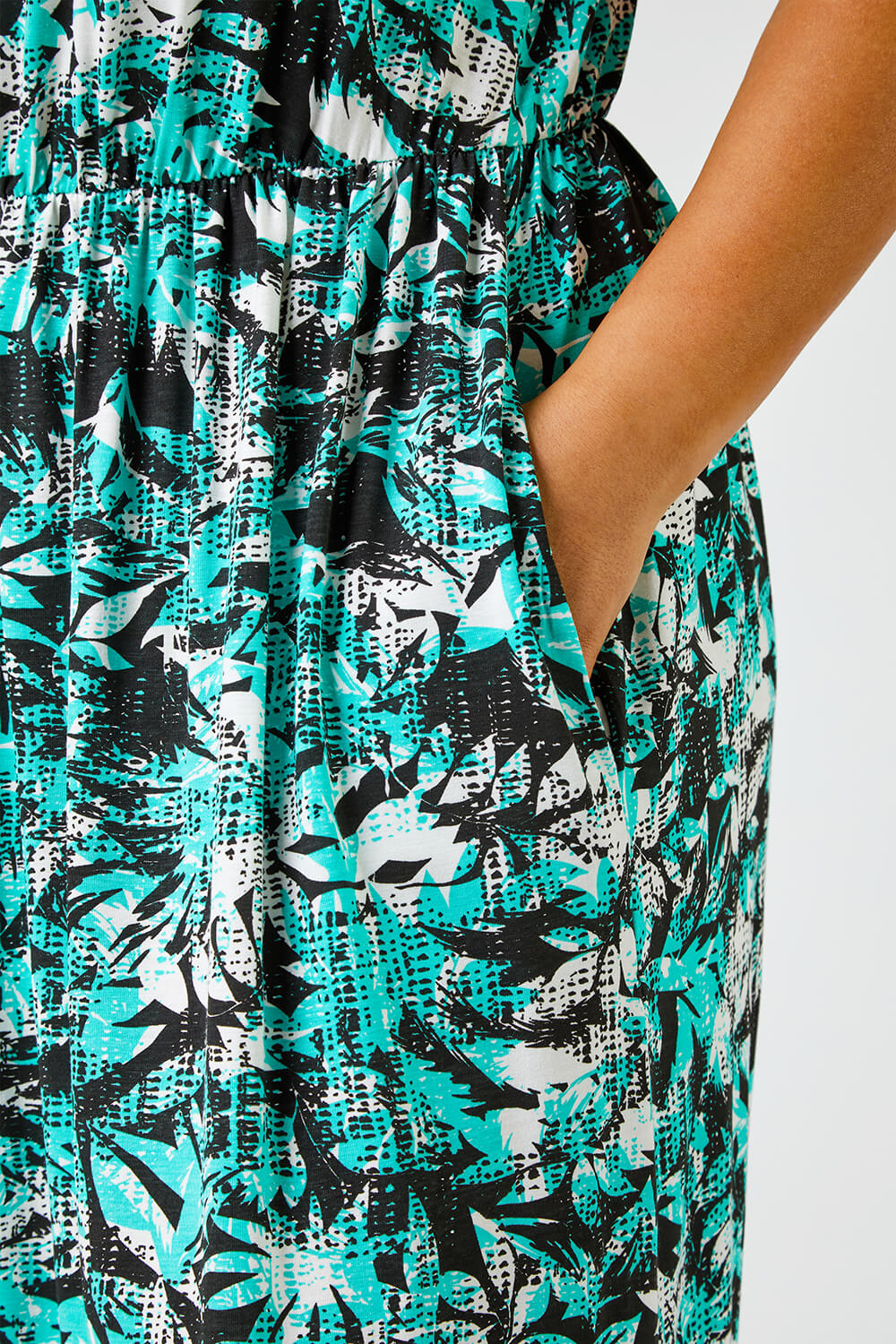 Maldives Escape Maxi In Jade Curves