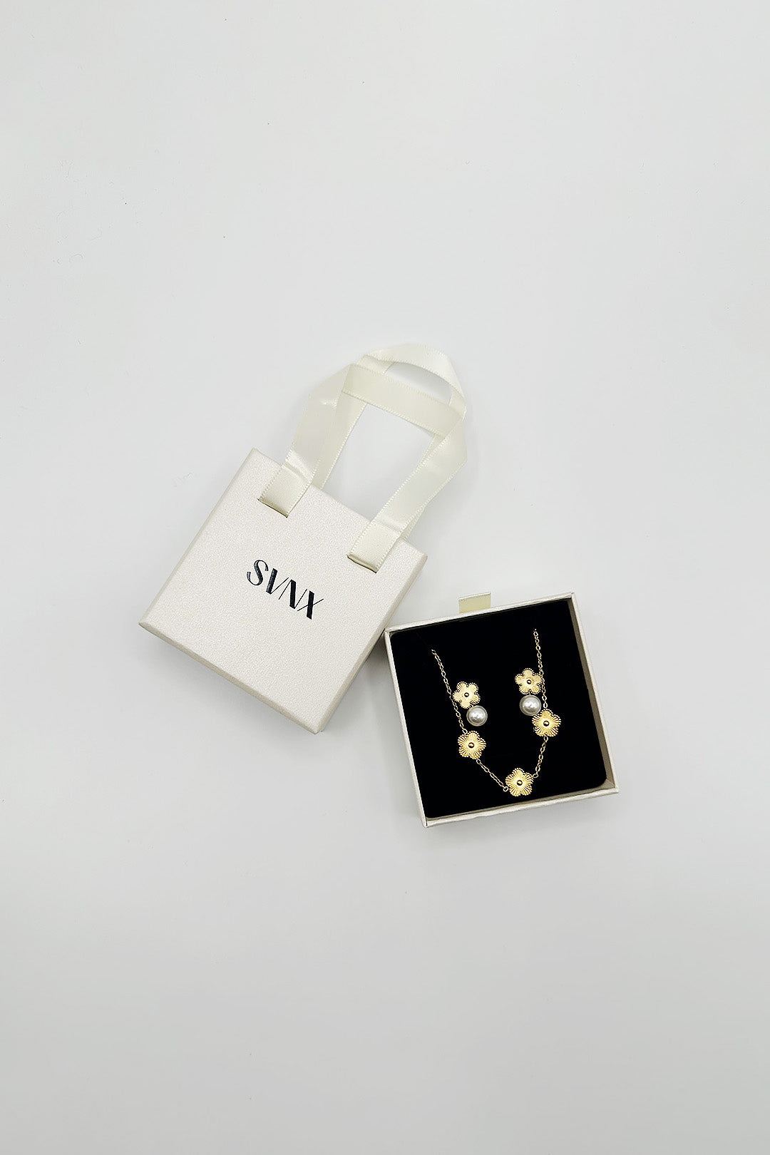 Metallic Floral Pearl Stud Earrings & Bracelet In Gold