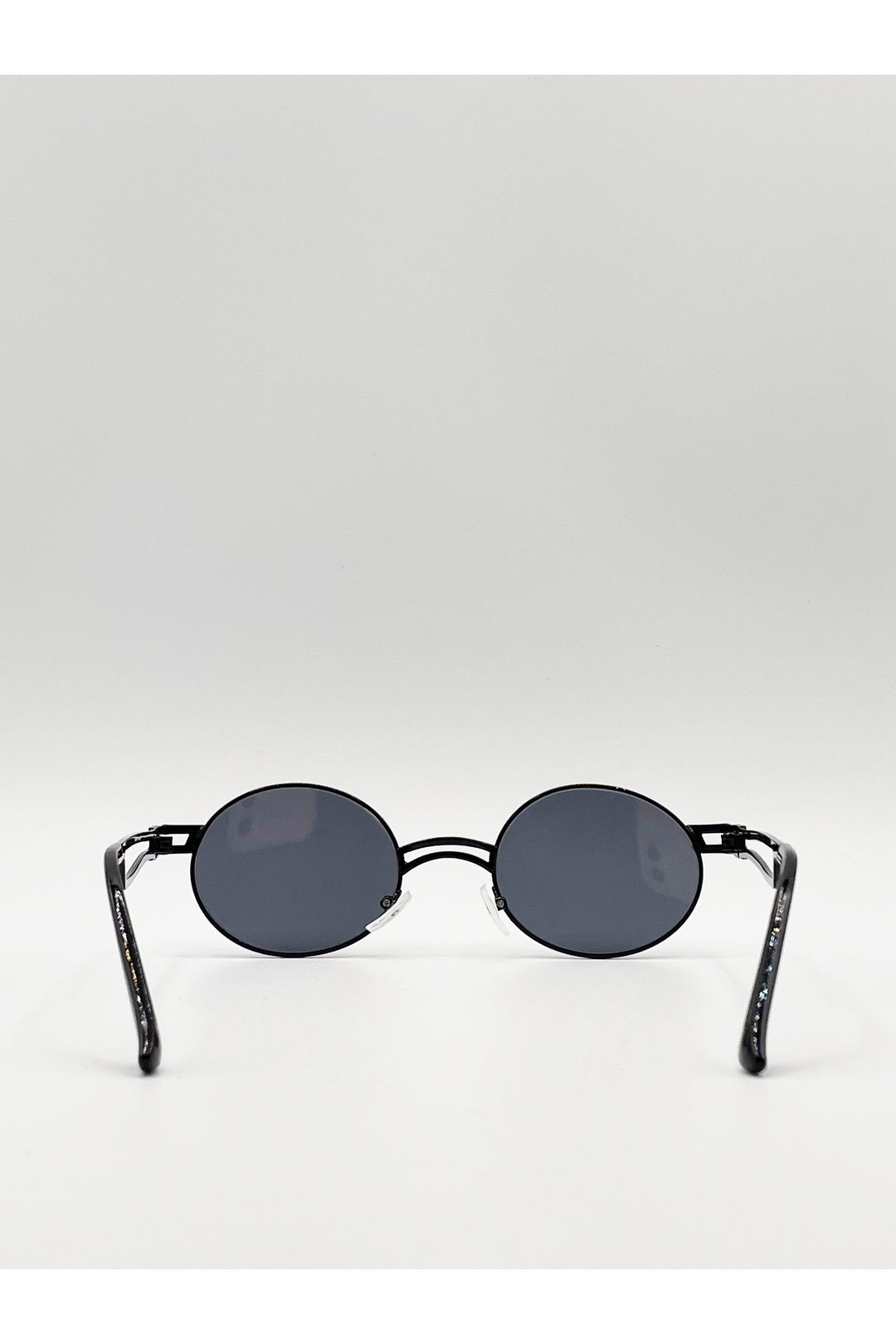 Black Retro Round Sunglasses in Black, Image 4 of 4