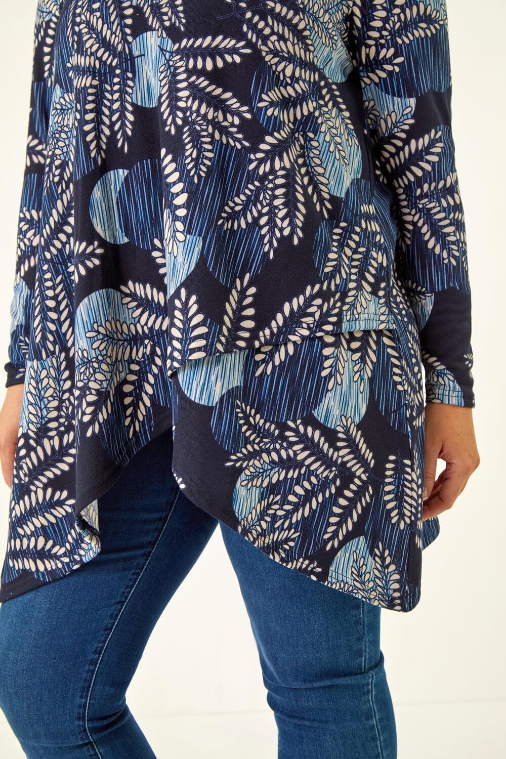Navy  Curve Floral Print V-Neck Top, Image 6 of 5