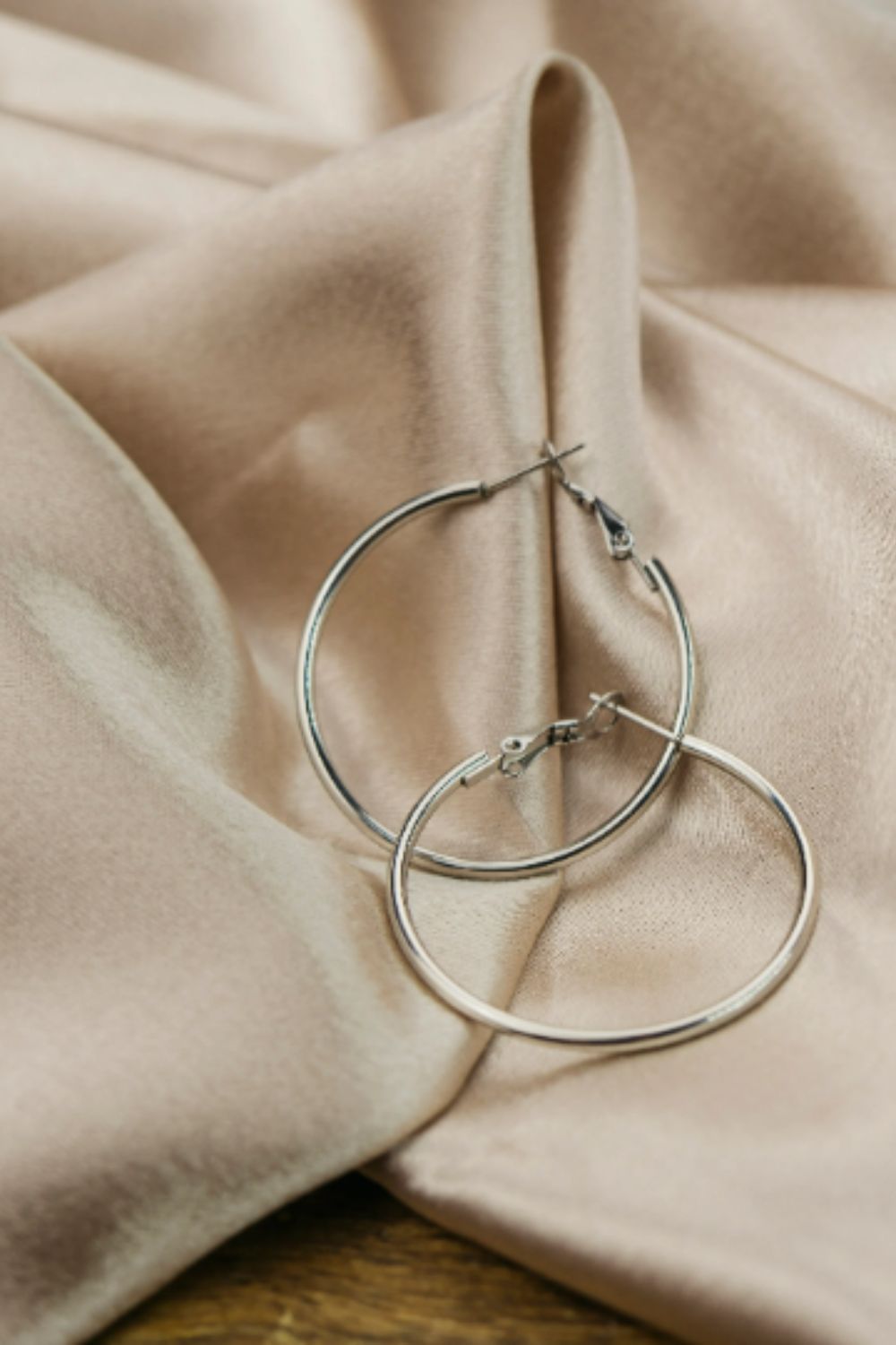 Silver 40MM Pipe Threader Hoop Earrings, Image 2 of 3