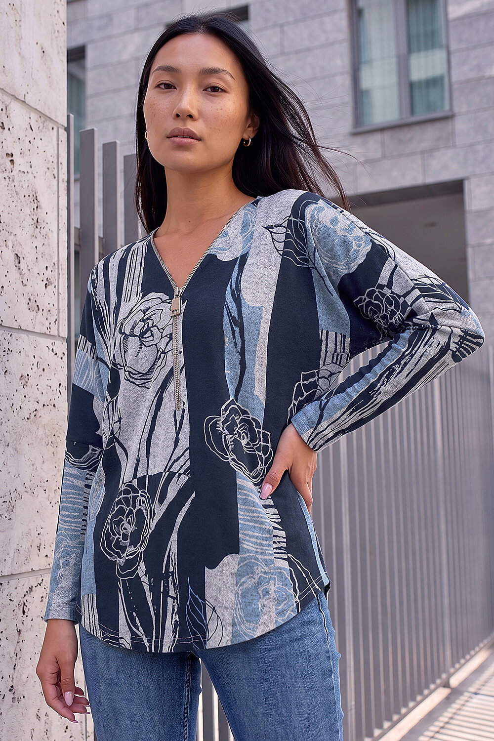 Roman Women's Blue Floral Snit Zip Top Size 18