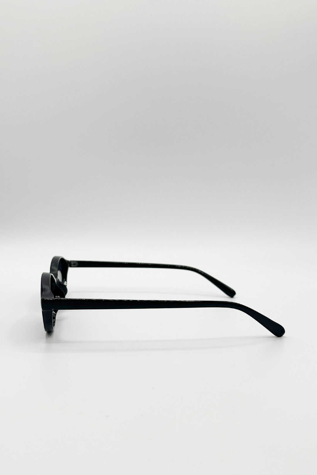 Black Oval Sunglasses In Black, Image 4 of 4